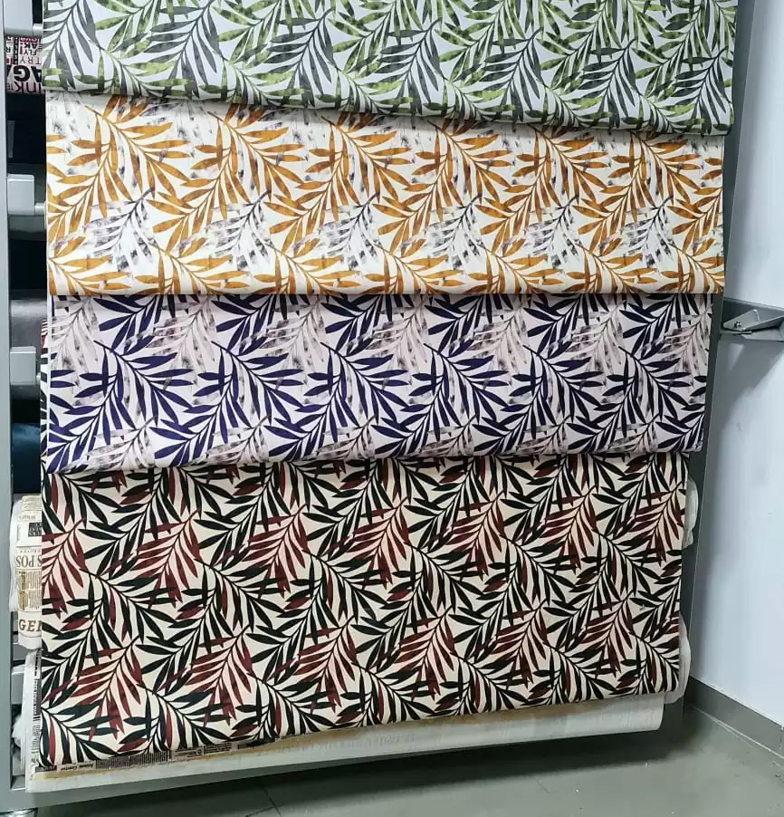 papiers peints moquettes en PVC moulures décoratives et tissus